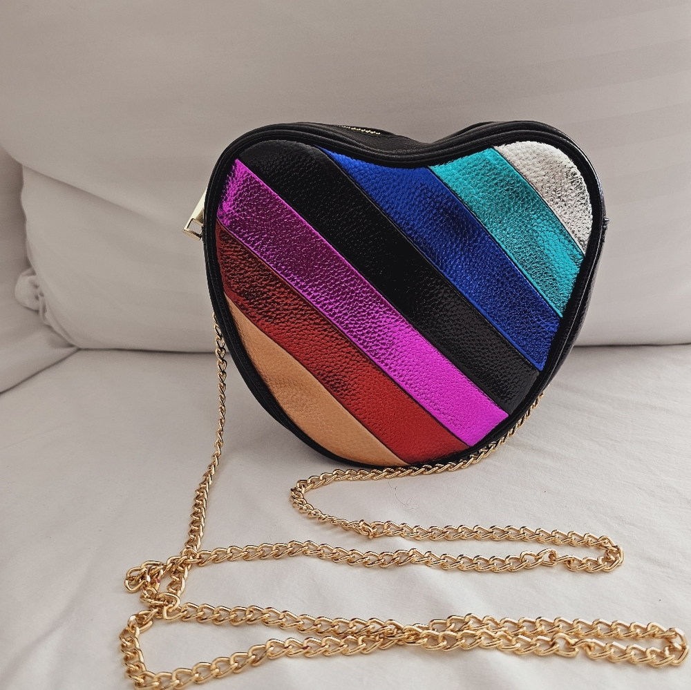 Heart Crossbody - Picture 3 of 4